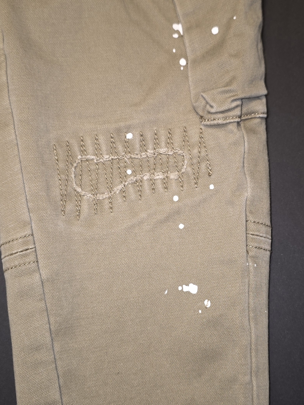 KITH Khaki Cargo Pants with White Paint Splatter Size 4/5 - Picture 3 of 7